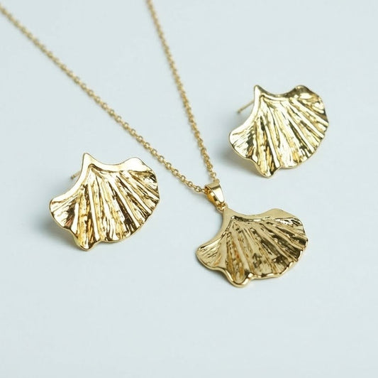 Queen Leaf Necklace Set