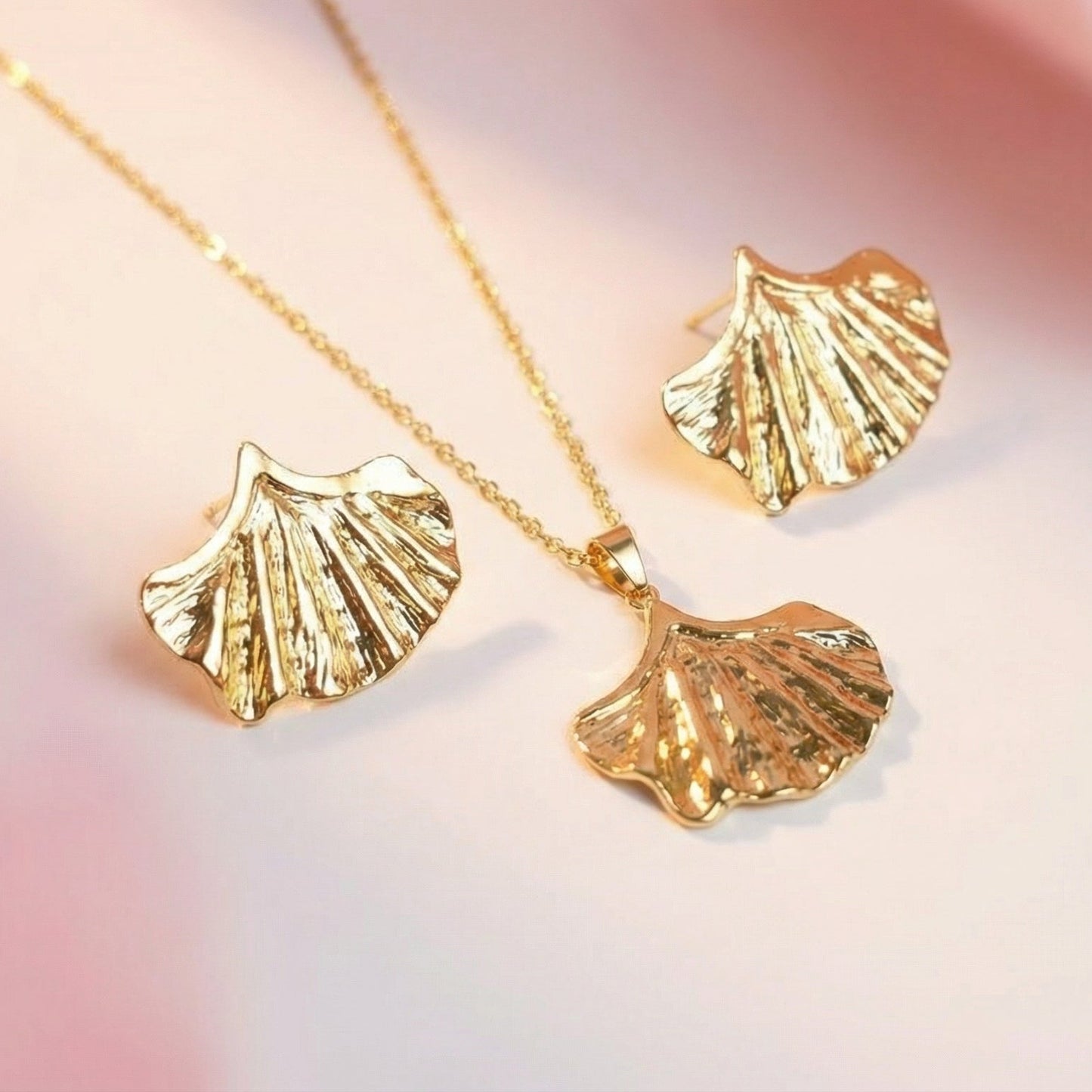 Queen Leaf Necklace Set